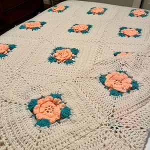 Stunning petal knit blanket